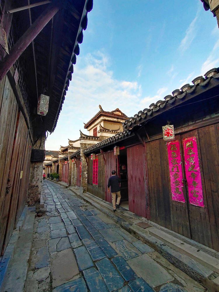 空袭敌营
